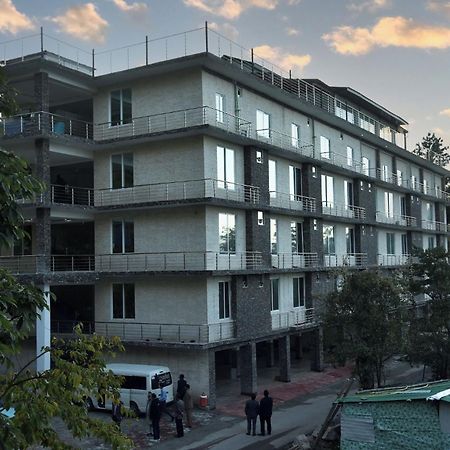 Nizalia Hotel By Legend Patriata Exterior foto
